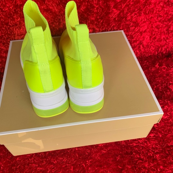 New: And Super Comfortable Michael Kors shoes for all occasions🌻 - Picture 7 of 8